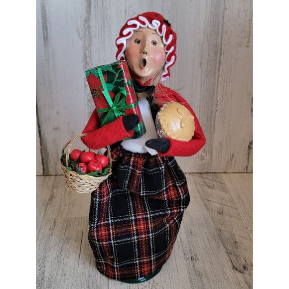 vintage Byers Choice victorian pie baker shopper woman basket 2001 xmas - Picture 1 of 6